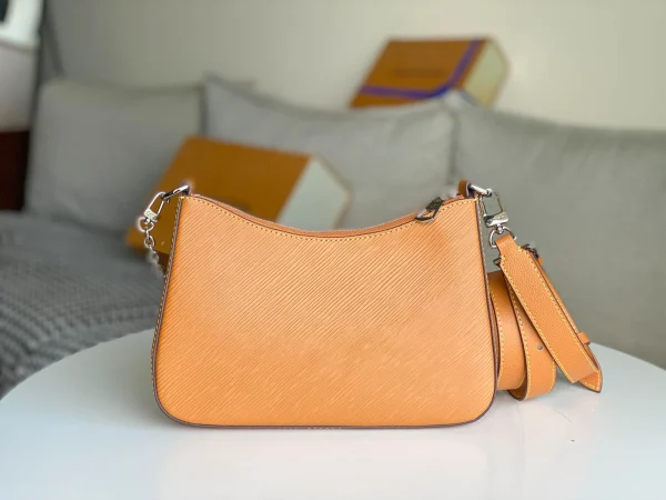 Louis Vuitton Size: 25 x 15 x 8 cm - Image 8