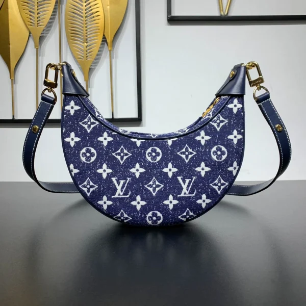 Louis Vuitton Size: 23 x 13 x 6 cm - Image 9
