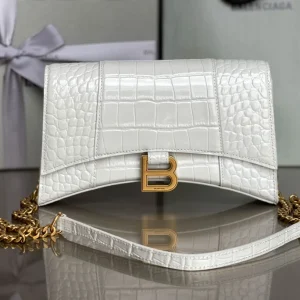 Crossbody bag Model: 198 Size: 22x13x5cm