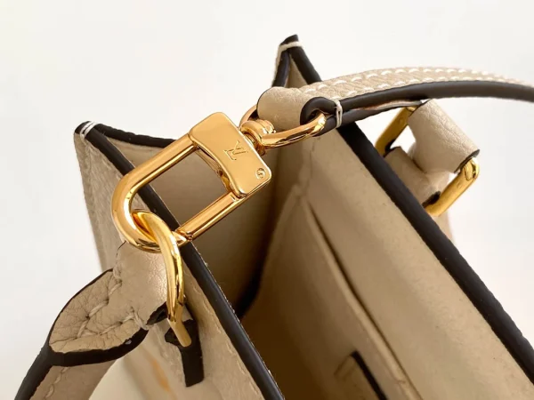 Louis Vuitton Size: 14.0 x 17.0 x 5.0 cm - Image 13