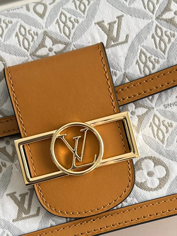 Louis Vuitton Size 20 x 15 x 9 cm - Image 4