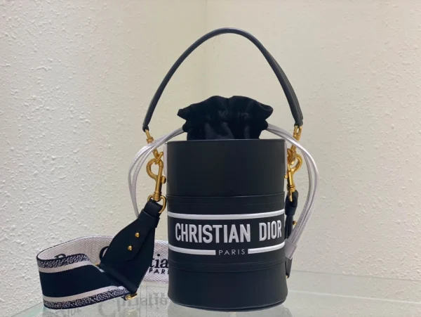 Black Cowhide Bucket Bag Size: 22cmx16cm.