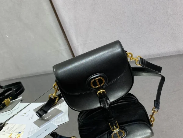 BOBBY Handbag Size: 22x17x6 cm