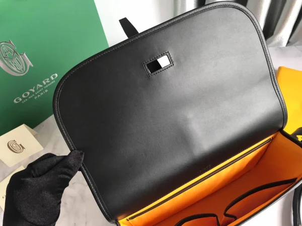 Belvdre Single Strip Messenger Bag Model: GY020183 Size: Large 28Cm - Image 3