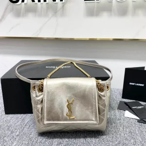 Lambskin Size：18x13x6cm Code：672838