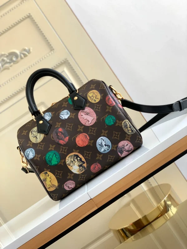 Louis Vuitton Size: 25.0 x 19.0 x 15.0 cm - Image 8