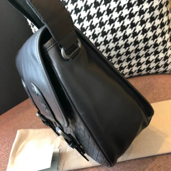 BV Briefcase Size: 32cm Black - Image 4