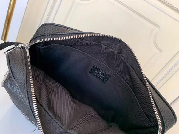 Louis Vuitton Size 29.5x20x10.5 cm - Image 2