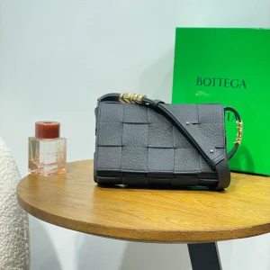 BV CASSETTE bag Size:23x15cm 666870