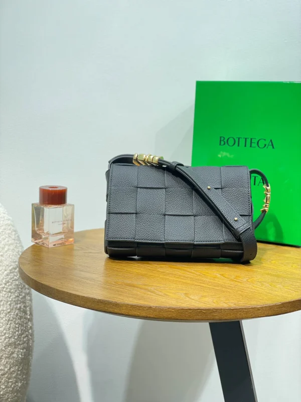 BV CASSETTE bag Size:23x15cm 666870