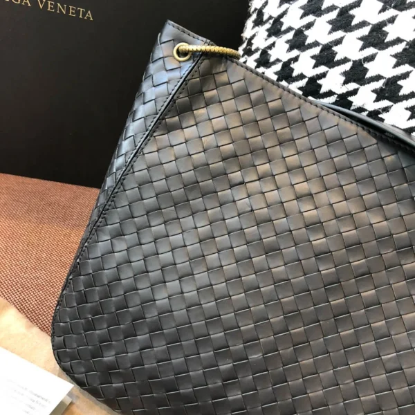 BV Briefcase Size: 33cm Black - Image 2