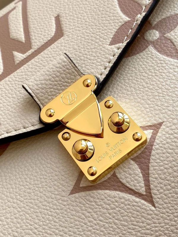 Louis Vuitton size: 25x19x7cm - Image 6