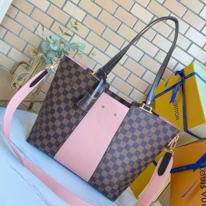 Louis Vuitton Size: 28X28X14cm Pocket 43cm