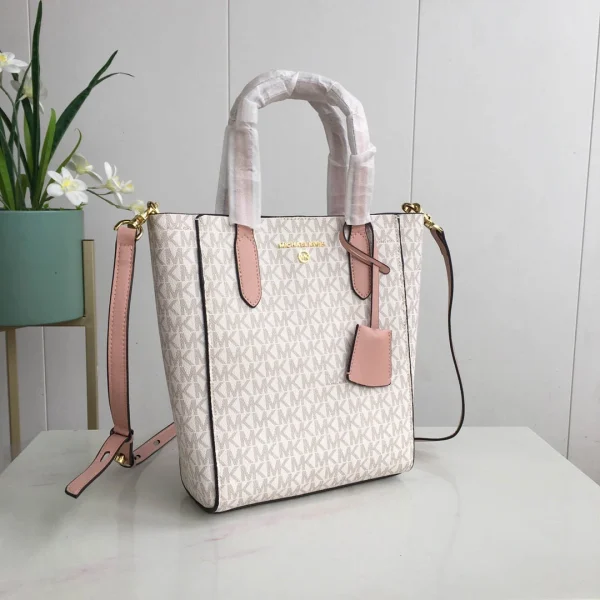 MK Sinclair Handbag Crossbody Model: 2113 Size 25m Height: 25m Width: 9*300 - Image 9