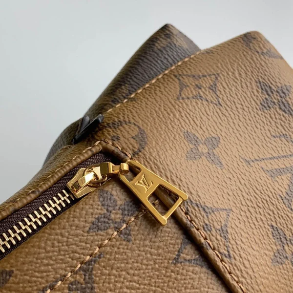 LV Model: M44872 Size:17x22x10cm - Image 4