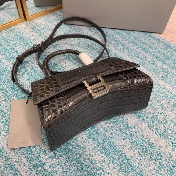 Model: 8896 Size: 19x8x21cm - Image 2