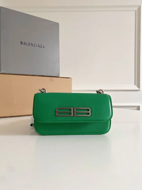 Crossbody bag Size: 19*10*7cm
