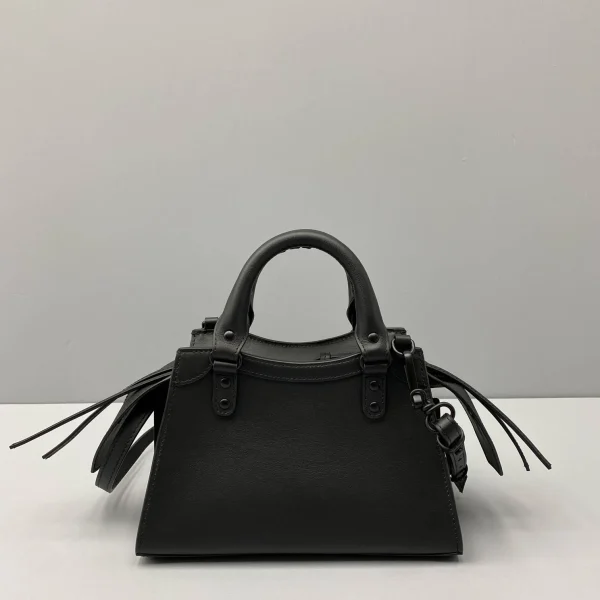 Model: 1992 Size: 16.5*22*9*14.5cm - Image 8