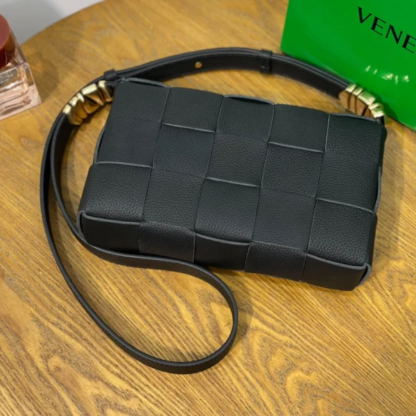 BV CASSETTE bag Size:23x15cm 666870 - Image 3