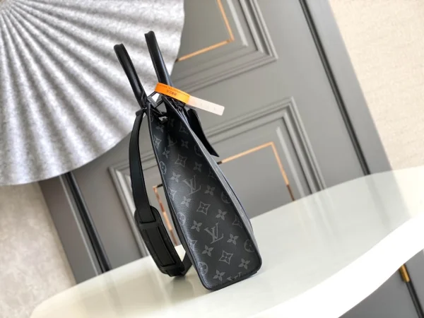 LV Model No.: M56319 M45392 Size: 20*14*8cm - Image 9
