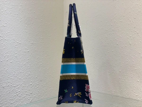 Book Tote Handbag - Image 8