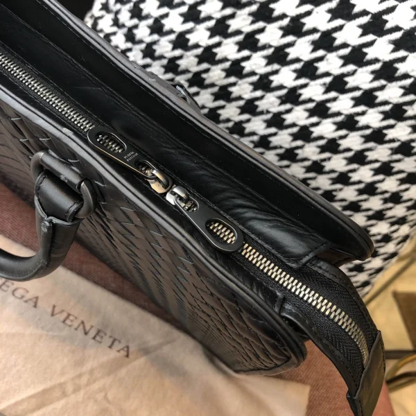 BV Briefcase Size: 39cm Black - Image 5