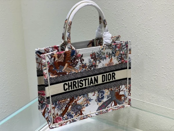 Book Tote Handbag Size: 36cm - Image 6