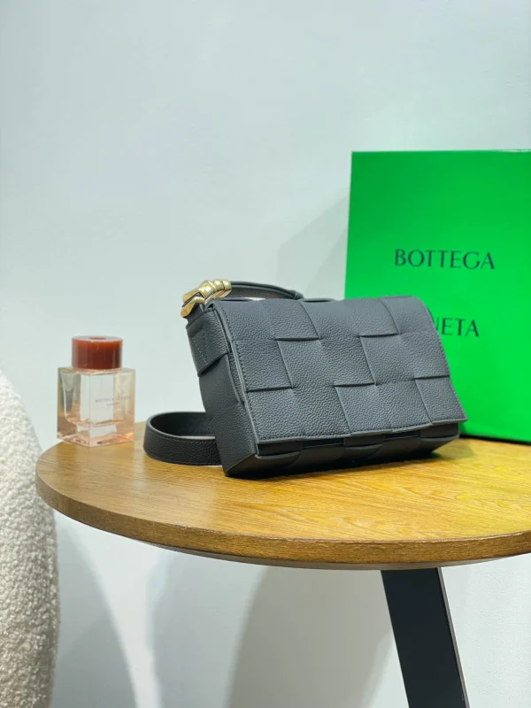 BV CASSETTE bag Size:23x15cm 666870 - Image 9