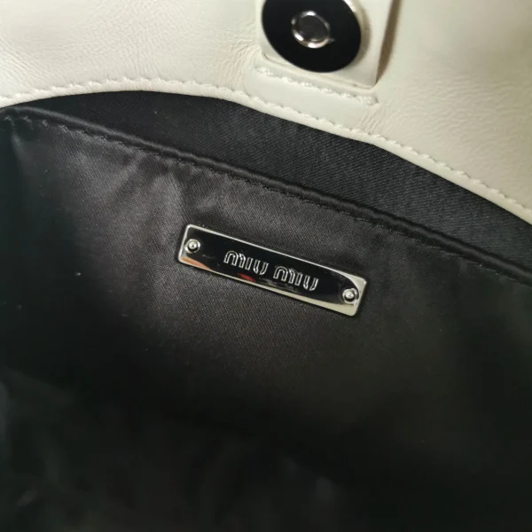 Miu Miu Casual Lambskin Size：20X15X4.5cm - Image 4