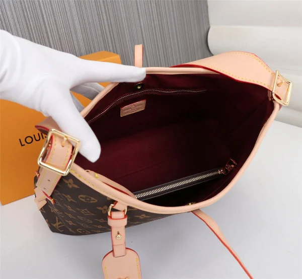Louis Vuitton Model: 46283 Size: 34x28x11cm - Image 3