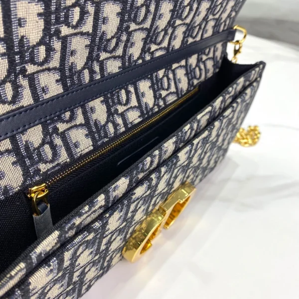 30 Montaigne Chain Clutch Bag Size: 27.5*12*2 cm - Image 4