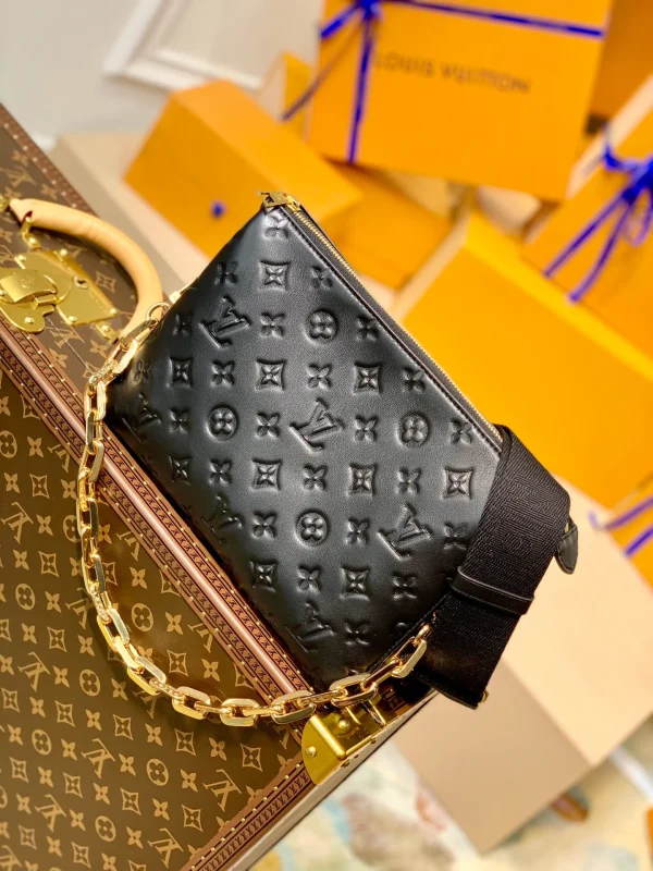 Louis Vuitton Item No.: M57790 Size: 26x20x12cm