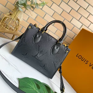 Louis Vuitton Size: 25 x 19 x 11.5 cm