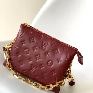 Louis Vuitton Size: 20 x 16 x 12 cm
