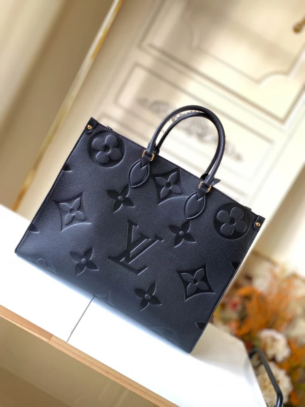 Louis Vuitton Size: 41.0 x 34.0 x 19.0 cm - Image 8