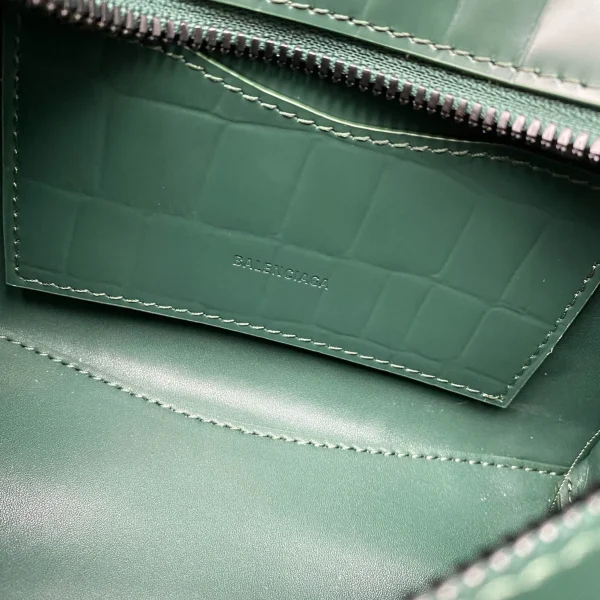 Balenciag* Neo Classic biker bag Model: 92535 Size: 40*54*21.5*34cm 25*33*13*20cm - Image 2