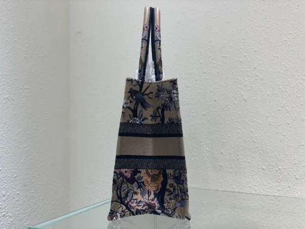 Book Tote Clutch Size: 36cm - Image 8