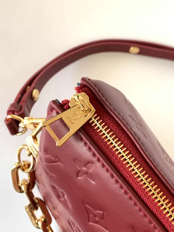 Louis Vuitton Size: 20 x 16 x 12 cm - Image 7