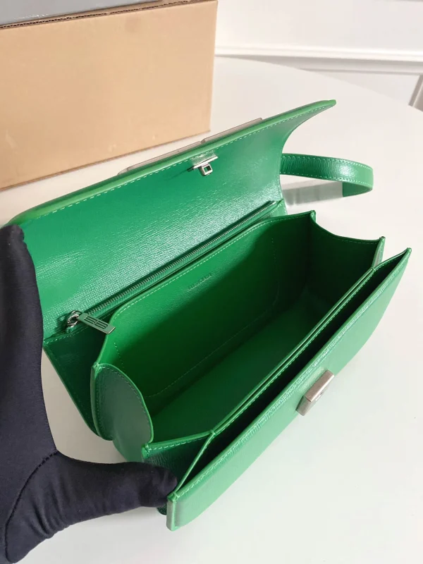 Crossbody Size: 23.5x12.4x10.4cm - Image 3