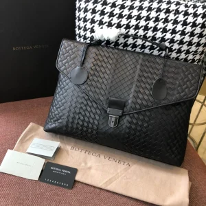 BV Briefcase Size: 40cm Black