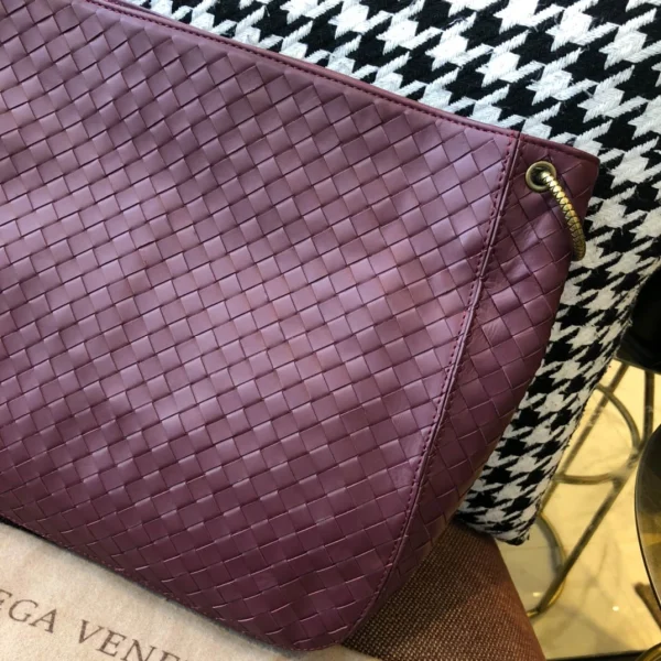 BV Briefcase Size: 33cm Date Red - Image 2
