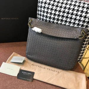 BV Briefcase Size: 33cm Grey