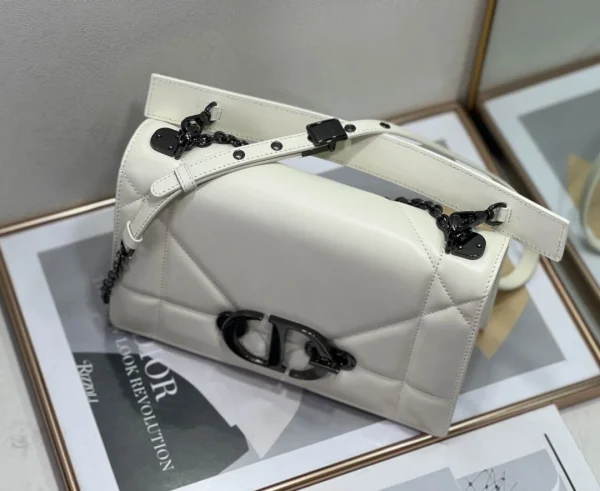 30 Montaigne Chain Clutch Size: 25.5cm - Image 8