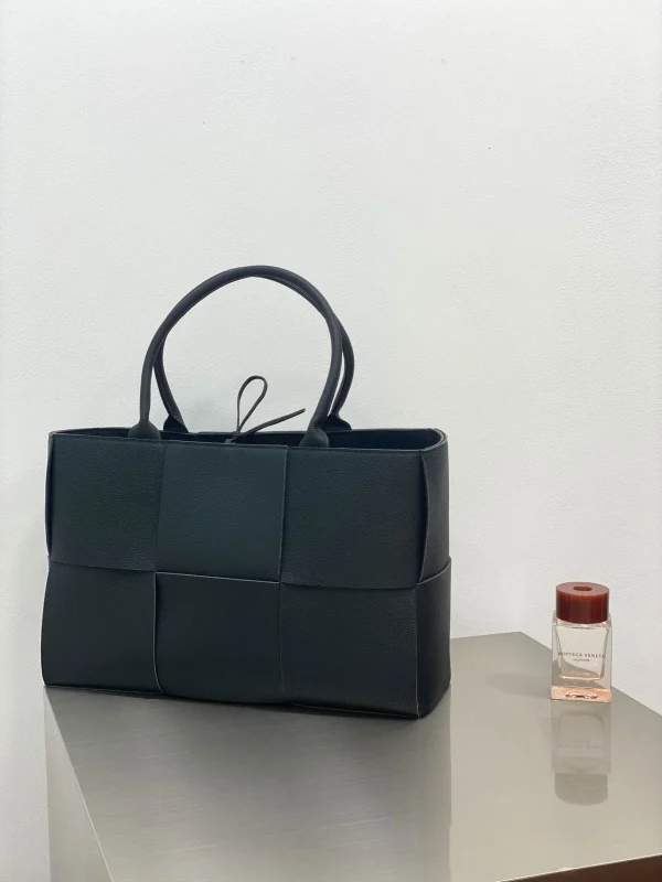 BV ARCO TOTE bag Size:38x25cm 609175 - Image 8