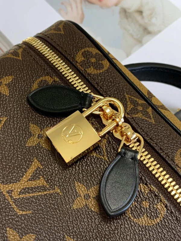 LV Model: M45165 Size:19*13*11cm - Image 4