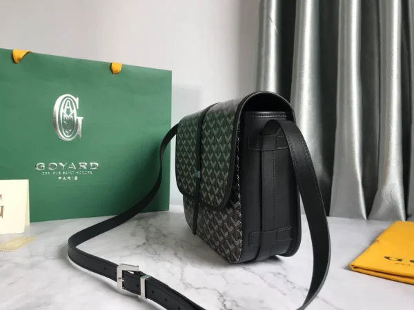 Belvdre Single Strip Messenger Bag Model: GY020183 Size: Large 28Cm - Image 9