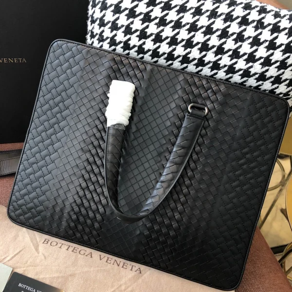 BV Briefcase Size: 43cm Black - Image 2