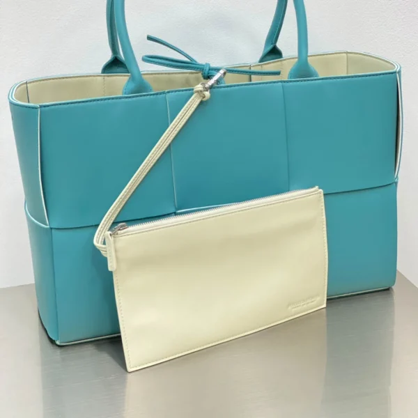 BV ARCO TOTE bag Size:38x25 609175 - Image 4