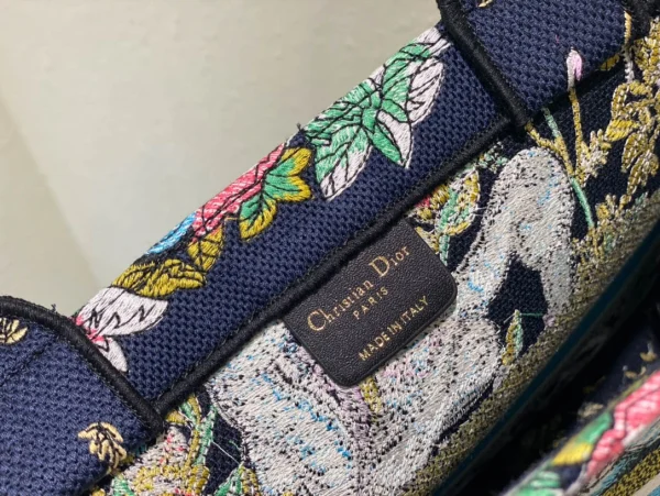 Book Tote Handbag - Image 2