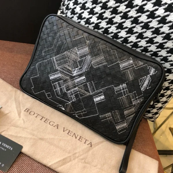 BV Briefcase Size: 37cm Black - Image 3